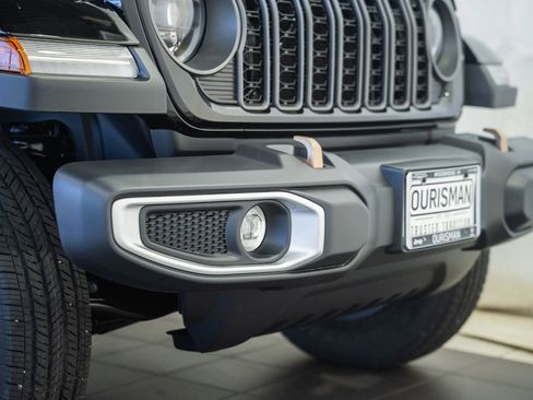 New 2026 Jeep Gladiator Sport AWD/4WD image 13