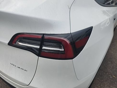 Used 2022 Tesla Model Y Long Range AWD/4WD image 14