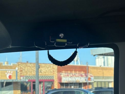 Used 2016 Jeep Wrangler Unlimited Sahara image 40