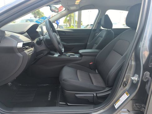 Used 2025 Nissan Altima 2.5 S FWD image 10