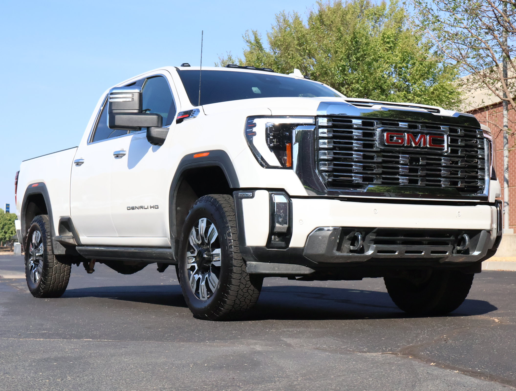 Used 2025 GMC Sierra 2500 Denali w/ Denali Reserve Package AWD/4WD image 1