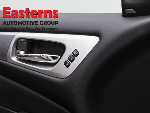 Used 2020 Nissan Pathfinder SL AWD/4WD image 24