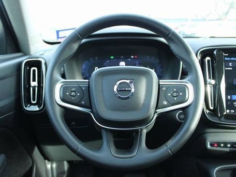 Used 2025 Volvo XC40 B5 Core image 25