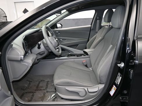 Used 2024 Hyundai Elantra SEL image 11