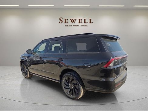 New 2025 Lincoln Navigator Reserve w/ Jet Appearance Package image 3