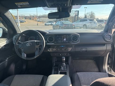 Used 2022 Toyota Tacoma TRD Off-Road image 24
