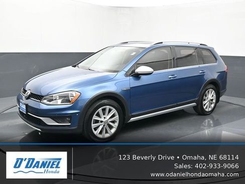 Used 2017 Volkswagen Golf Alltrack SE AWD/4WD image 1