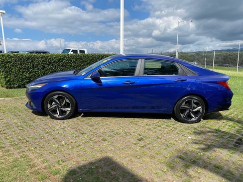 Certified 2021 Hyundai Elantra Limited w/ Cargo Package image 4