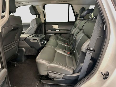 Used 2025 Ford Expedition Active AWD/4WD image 30