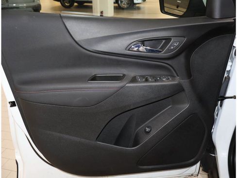 Used 2023 Chevrolet Equinox RS FWD image 11