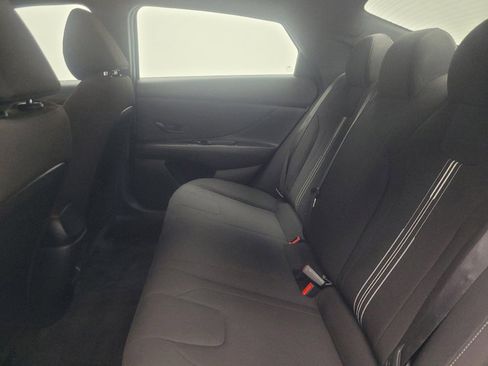 Used 2025 Hyundai Elantra Sport FWD image 18