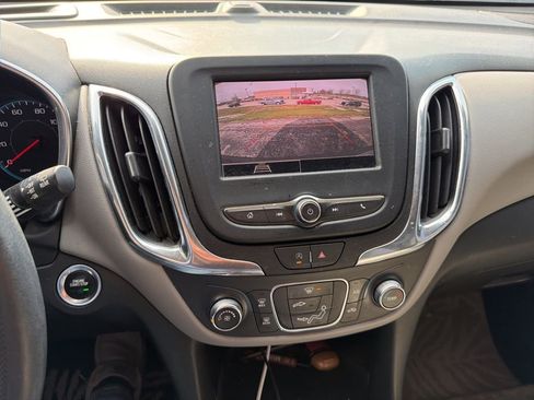 Used 2022 Chevrolet Equinox LS image 11