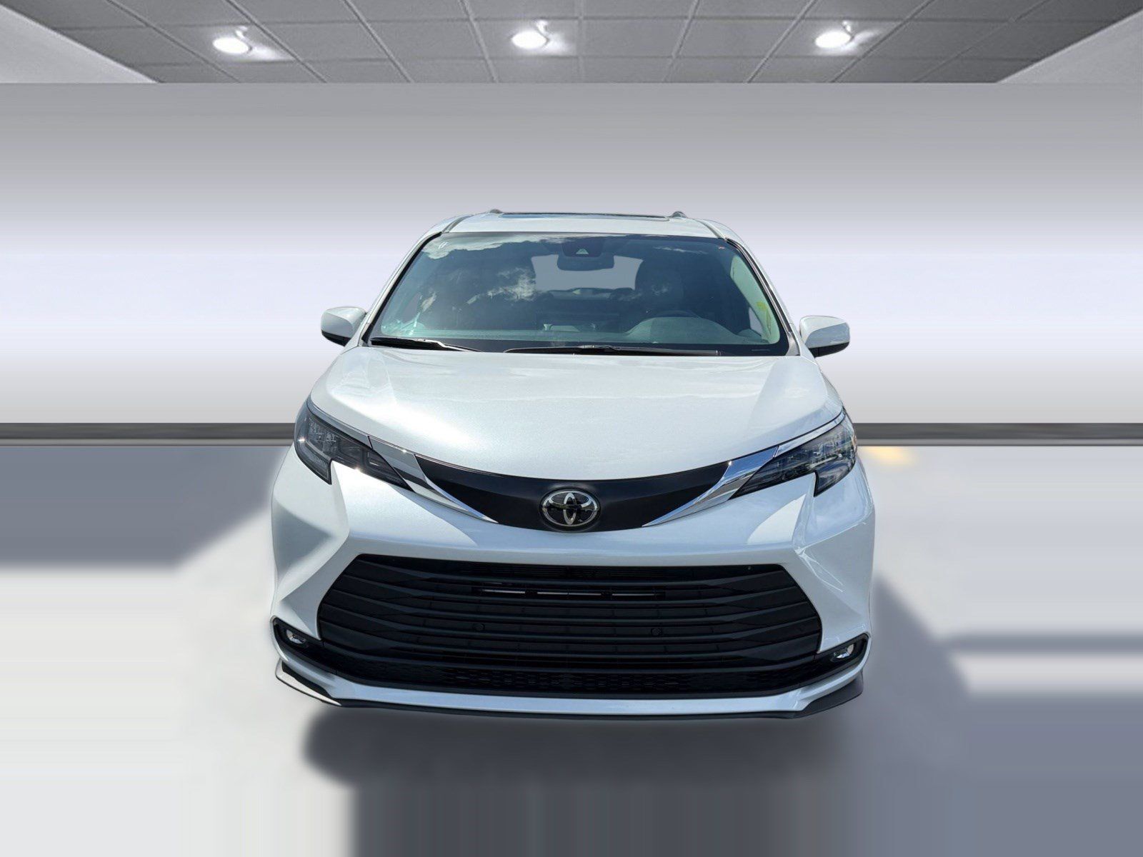 Used 2026 Toyota Sienna XLE FWD image 6