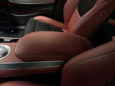 Used 2025 Genesis GV70 2.5T w/ Sport Prestige Package image 21