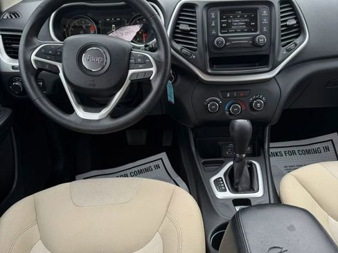 Used 2016 Jeep Cherokee Sport image 15