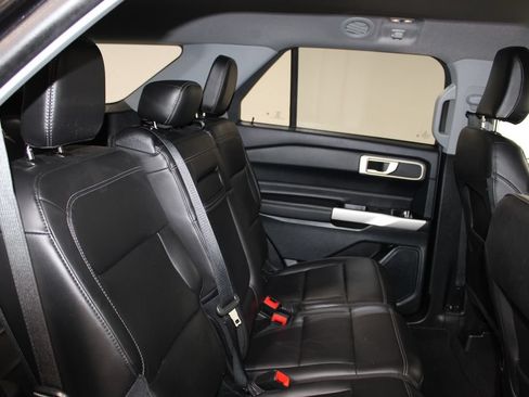 Used 2023 Ford Explorer XLT w/ Equipment Group 202A AWD/4WD image 21