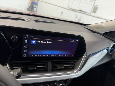 Used 2025 Chevrolet Trax LT image 21