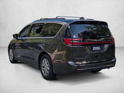 Used 2022 Chrysler Pacifica Touring-L image 6