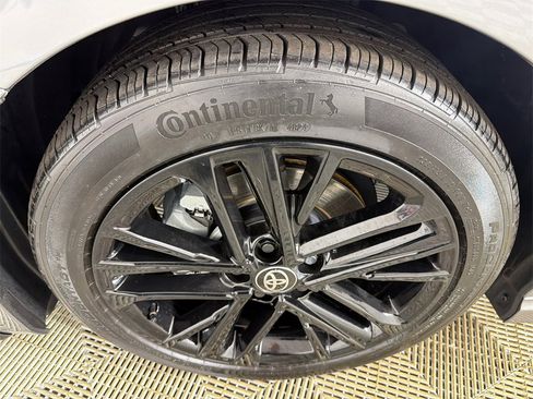 Used 2025 Toyota Camry SE image 11