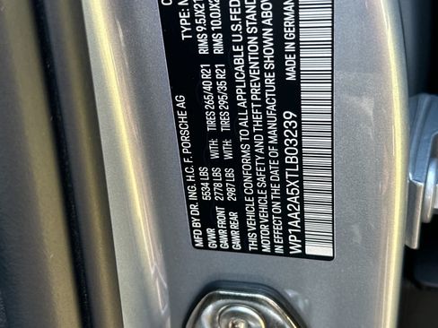 Certified 2026 Porsche Macan AWD/4WD image 34