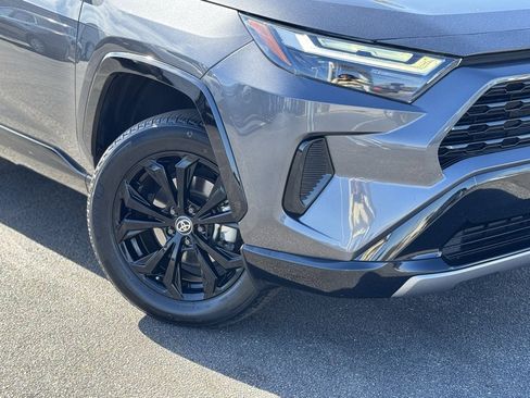 Used 2023 Toyota RAV4 SE image 3