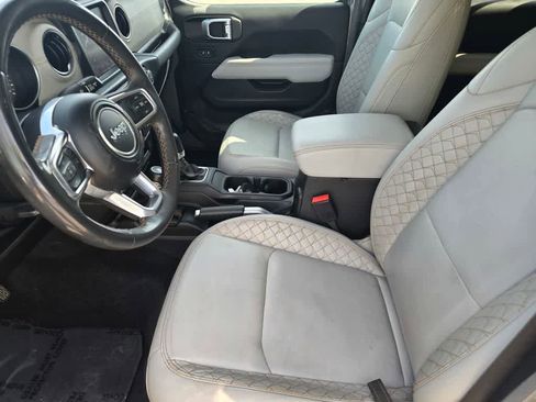 Used 2023 Jeep Gladiator Overland AWD/4WD image 19