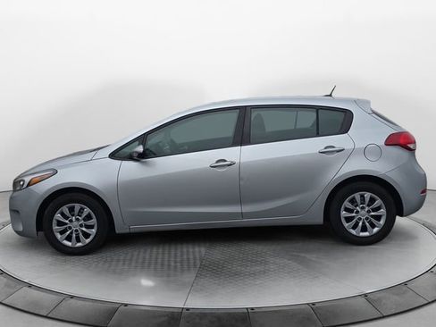 Used 2018 Kia Forte LX image 2