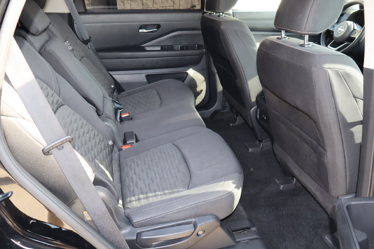 Used 2022 Nissan Pathfinder S FWD image 18