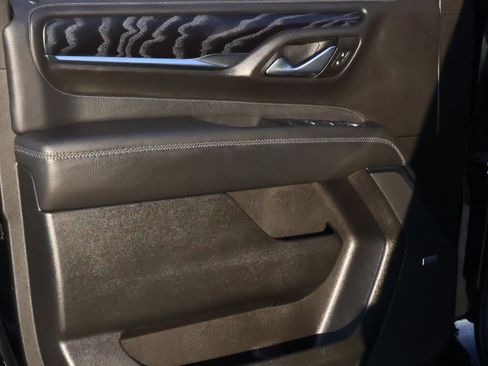 Used 2023 GMC Yukon XL Denali image 17