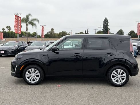 Used 2025 Kia Soul LX FWD image 45