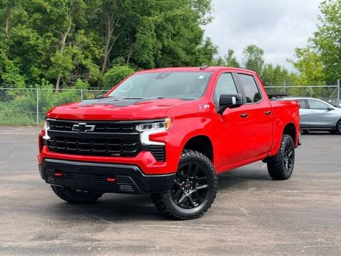 Used 2022 Chevrolet Silverado 1500 LT Trail Boss w/ Convenience Package II AWD/4WD image 2