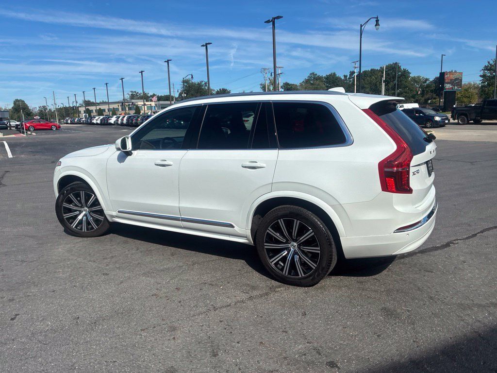 Certified 2024 Volvo XC90 B5 Core w/ Climate Package AWD/4WD image 7