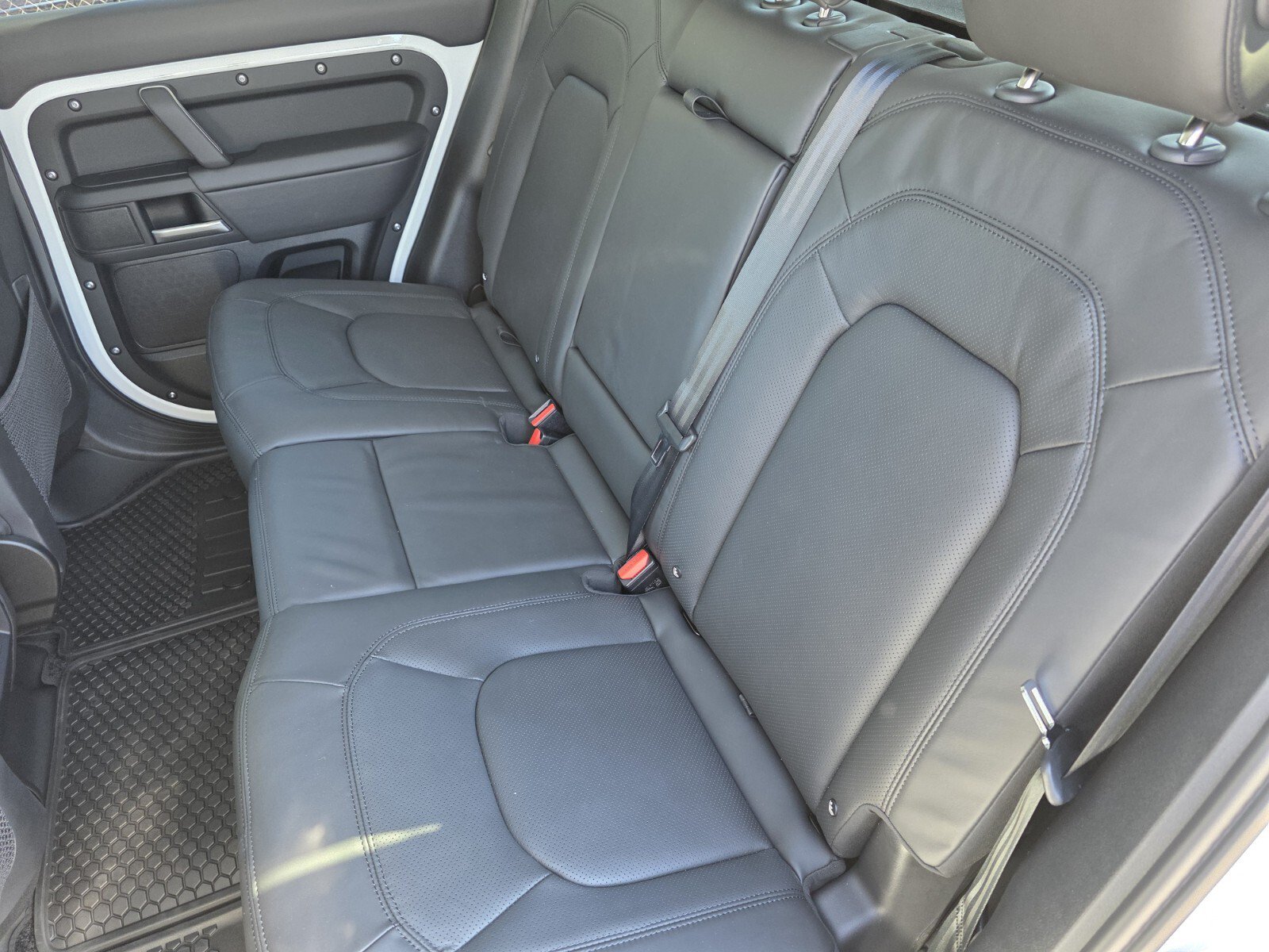 Used 2026 Land Rover Defender 110 X-Dynamic SE AWD/4WD image 14