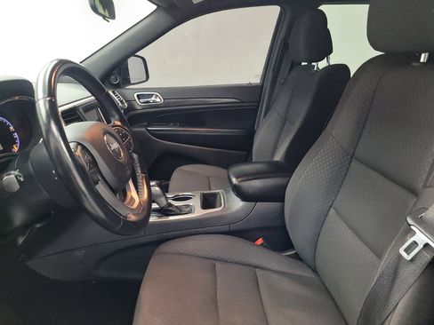 Used 2019 Jeep Grand Cherokee Laredo RWD image 17