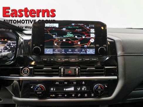 Used 2022 Nissan Pathfinder SL image 12