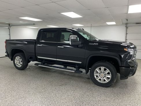 Used 2024 Chevrolet Silverado 2500 High Country w/ Technology Package AWD/4WD image 1
