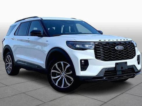 Certified 2025 Ford Explorer ST-Line image 3