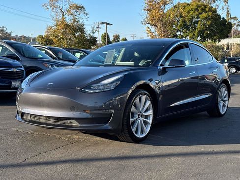Used 2019 Tesla Model 3 Mid Range image 4