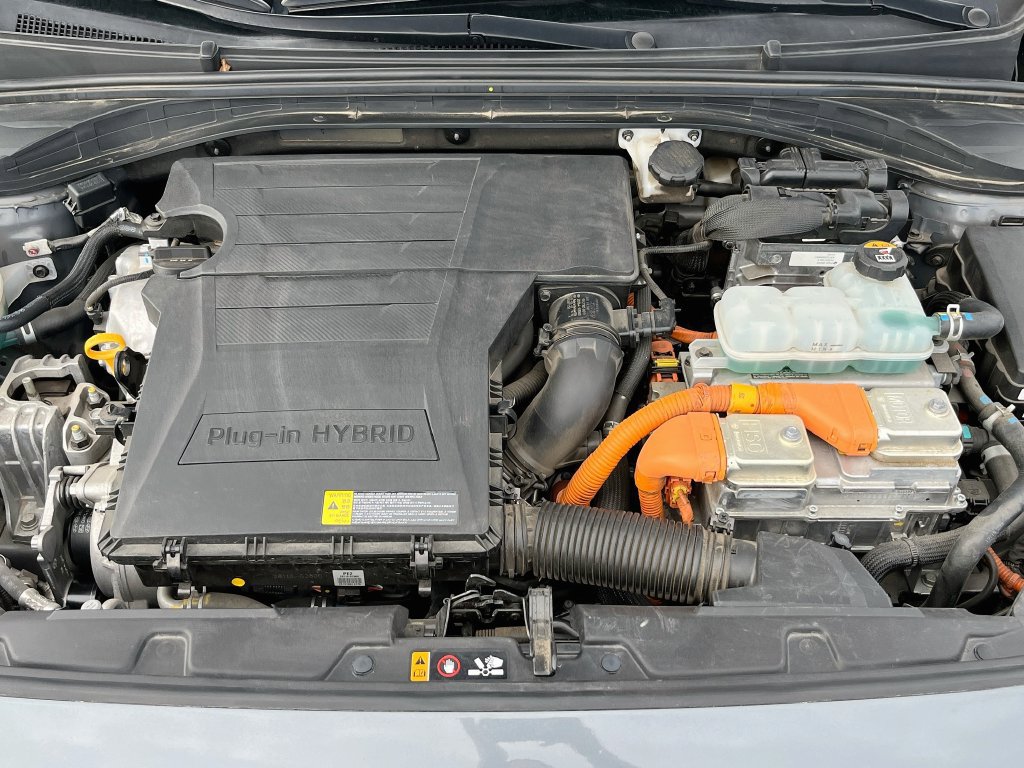 Used 2020 Hyundai Ioniq SE FWD image 28