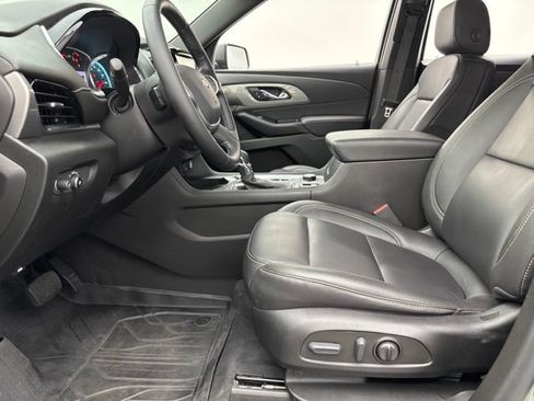 Used 2023 Chevrolet Traverse LT w/ LPO, Floor Liner Package FWD image 17