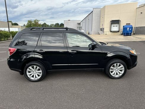 Used 2013 Subaru Forester 2.5X Premium w/ Popular Pkg 1 AWD/4WD image 4