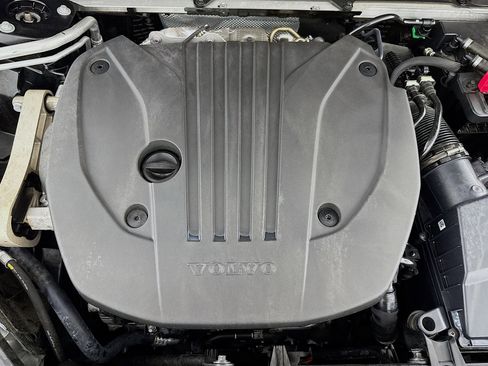 Used 2025 Volvo XC60 B5 Plus image 38