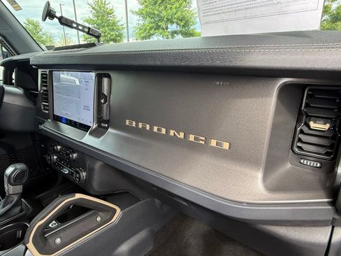 Used 2025 Ford Bronco Badlands AWD/4WD image 19