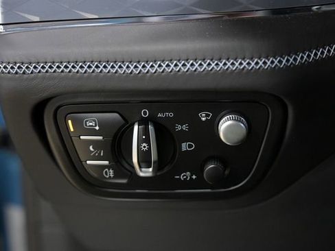 Used 2023 Bentley Bentayga image 67