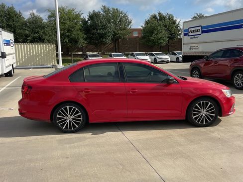 Used 2015 Volkswagen Jetta Sport image 5