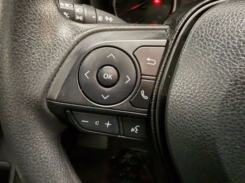 Used 2020 Toyota RAV4 XLE w/ Convenience Package image 16