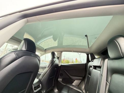 Used 2022 Tesla Model Y Long Range image 26