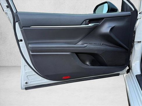 Used 2022 Toyota Camry SE FWD image 19