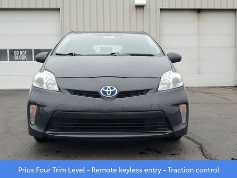 Used 2015 Toyota Prius Four image 2