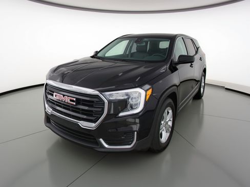 Used 2024 GMC Terrain SLE image 3
